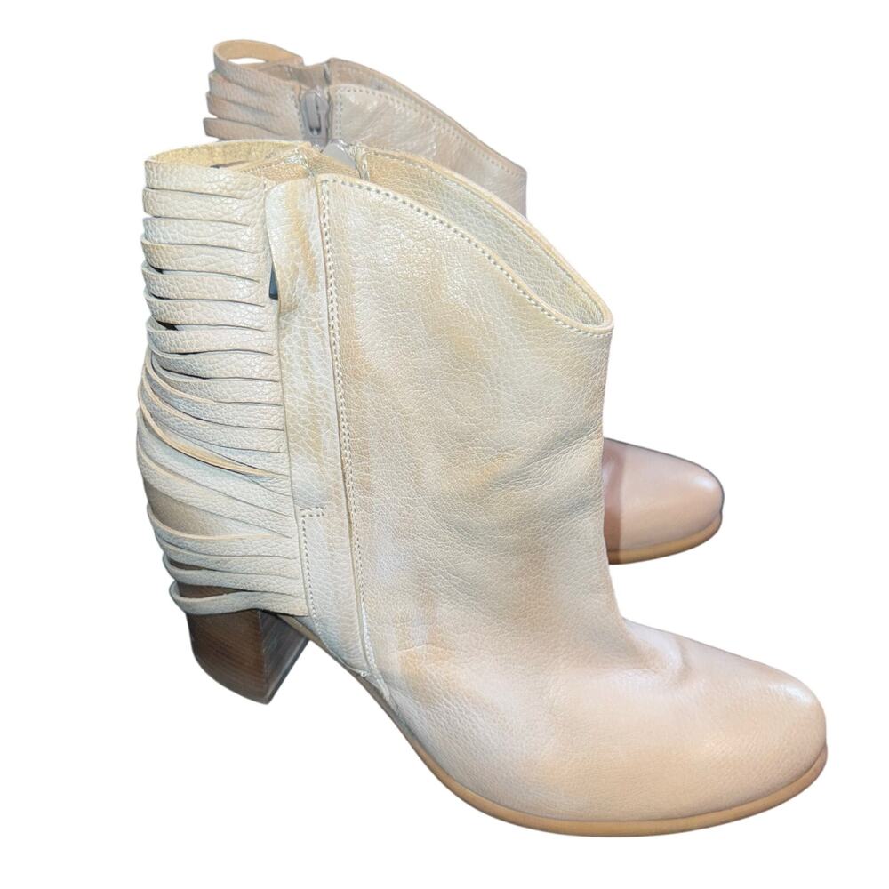 Sundance Cream Leather Western Heeled
Booties- size  39/9 - N18 - Picture 2 of 12